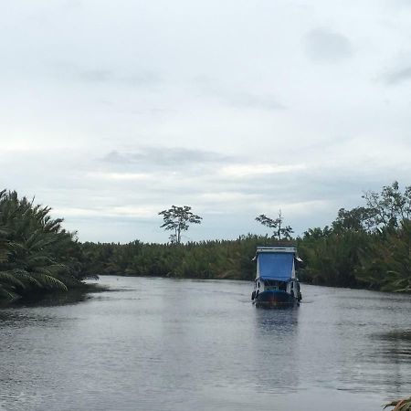 Orangutan Shaka Houseboat With Cabin Pangkalanbuun Zewnętrze zdjęcie
